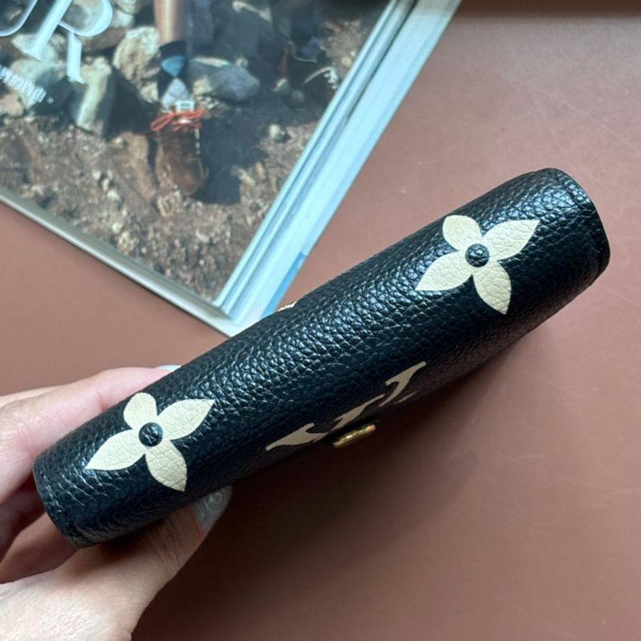 ::LOIUS VUITTON:: LV M80968 Victorine 黑色 / 米白色雙色花紋 三摺短夾錢包-8