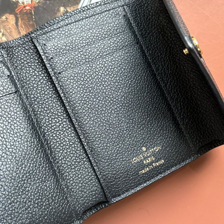 ::LOIUS VUITTON:: LV M80968 Victorine 黑色 / 米白色雙色花紋 三摺短夾錢包-10