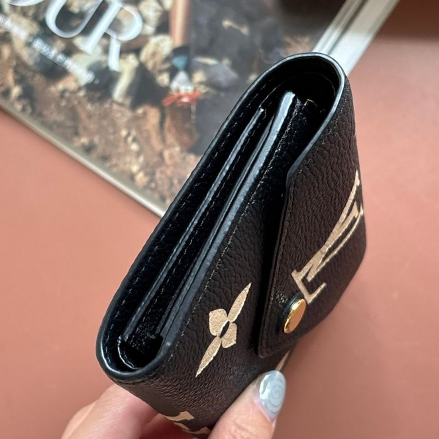 ::LOIUS VUITTON:: LV M80968 Victorine 黑色 / 米白色雙色花紋 三摺短夾錢包-21