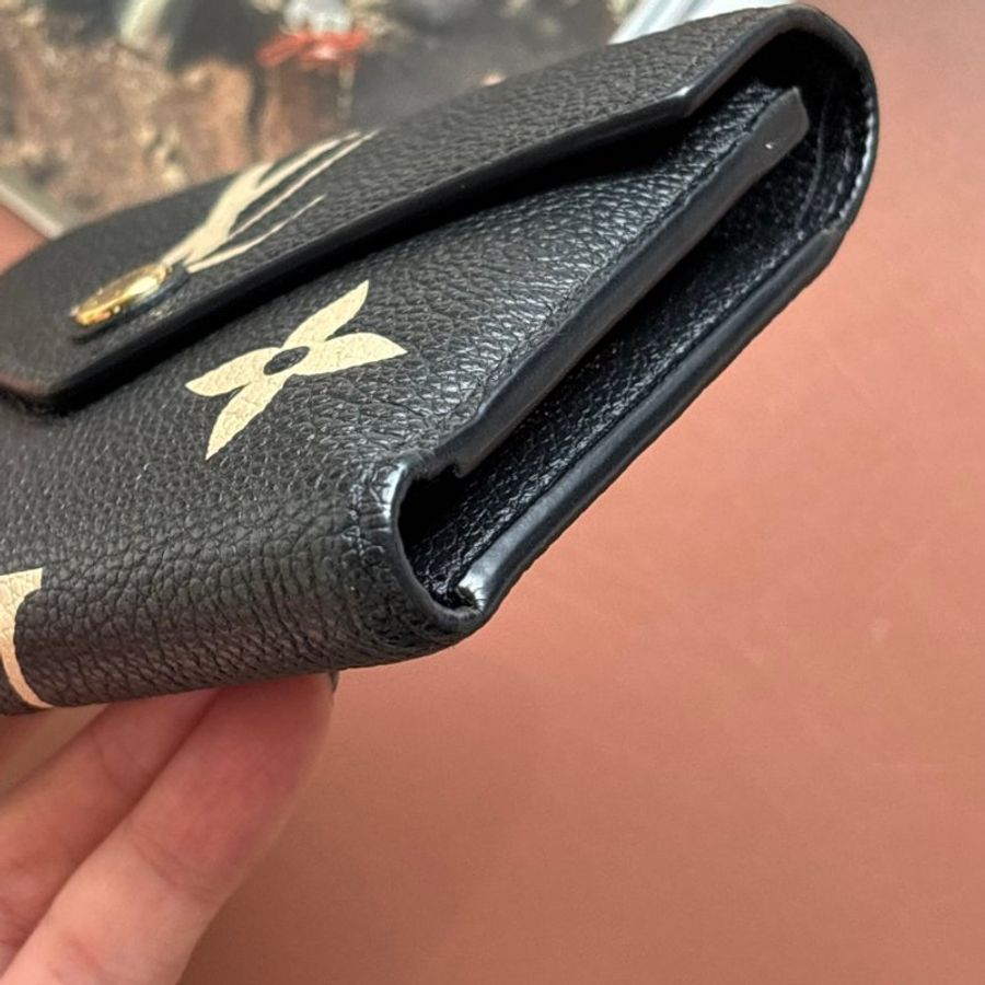 ::LOIUS VUITTON:: LV M80968 Victorine 黑色 / 米白色雙色花紋 三摺短夾錢包-22