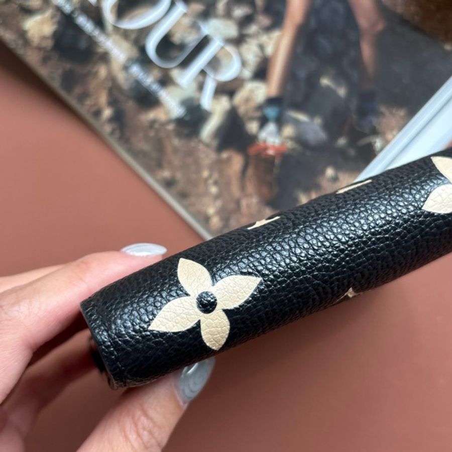 ::LOIUS VUITTON:: LV M80968 Victorine 黑色 / 米白色雙色花紋 三摺短夾錢包-31