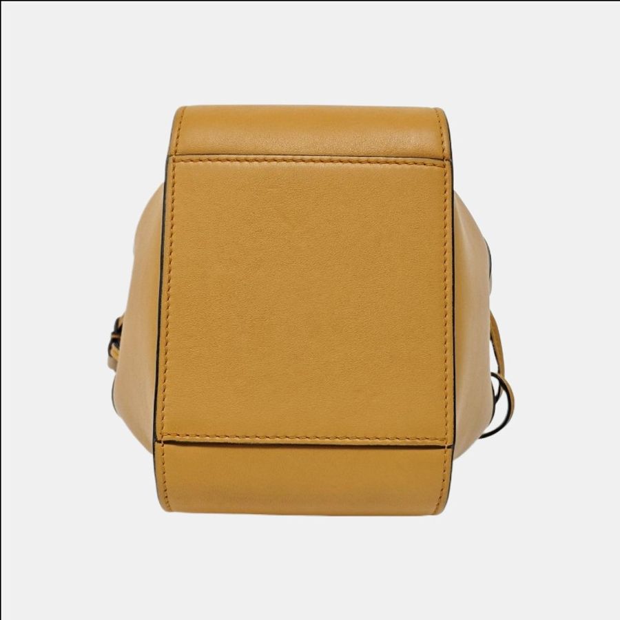 LOEWE Hammock 迷你 棕色牛皮壓紋吊床包-4