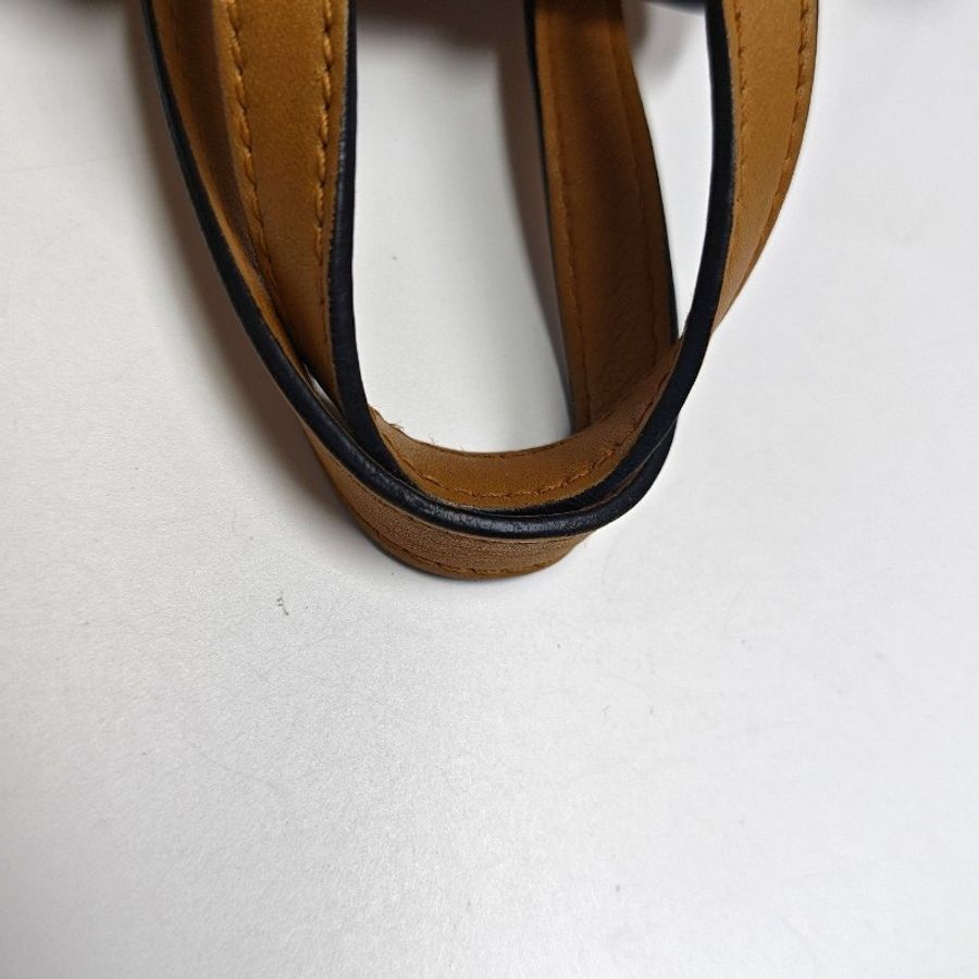 LOEWE Hammock 迷你 棕色牛皮壓紋吊床包-6