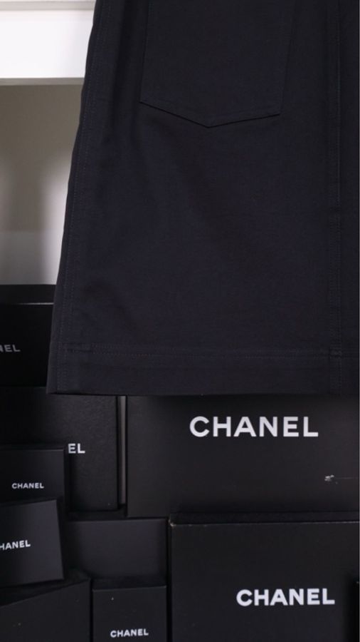 Chanel 97年黑色银色单排扣两口袋半裙-39