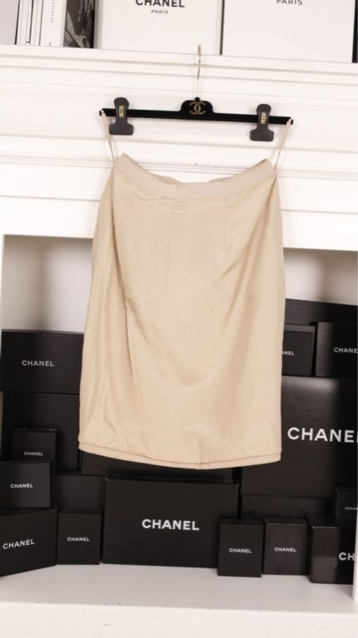 Chanel 奶茶色金扣圆领上衣外套半裙套装-10