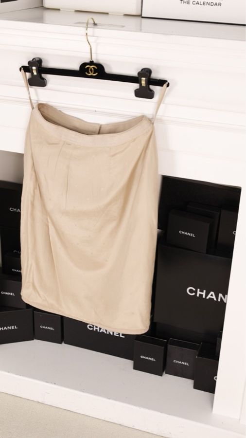 Chanel 奶茶色金扣圆领上衣外套半裙套装-14