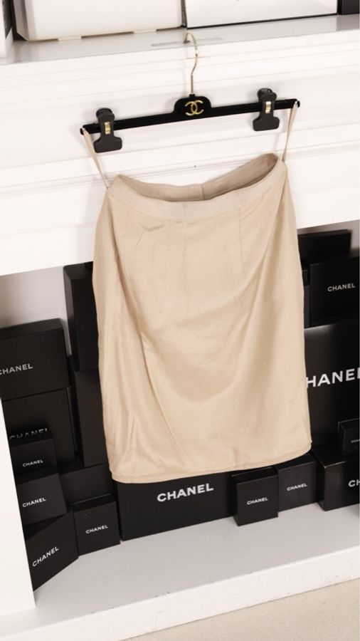 Chanel 奶茶色金扣圆领上衣外套半裙套装-16
