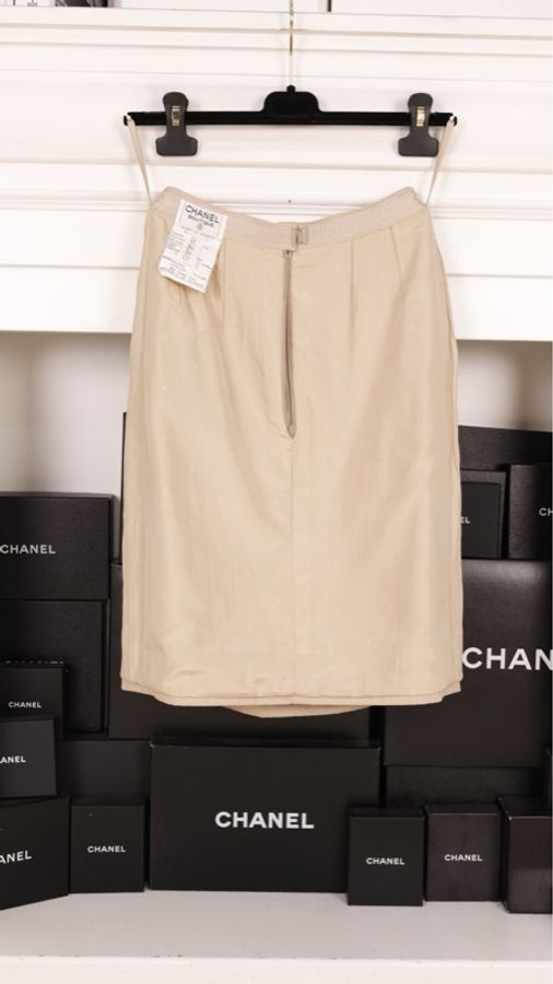 Chanel 奶茶色金扣圆领上衣外套半裙套装-18