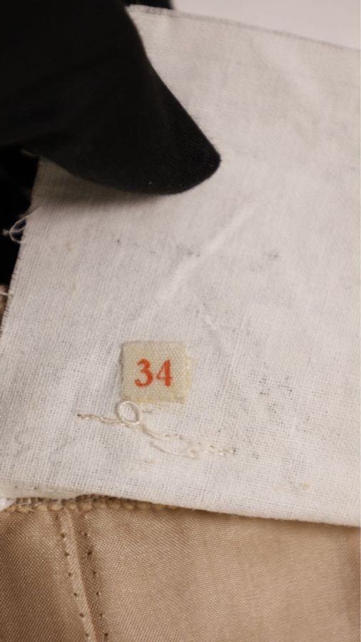 Chanel 奶茶色金扣圆领上衣外套半裙套装-33