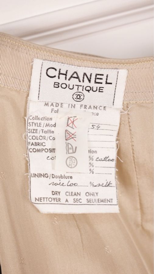 Chanel 奶茶色金扣圆领上衣外套半裙套装-39