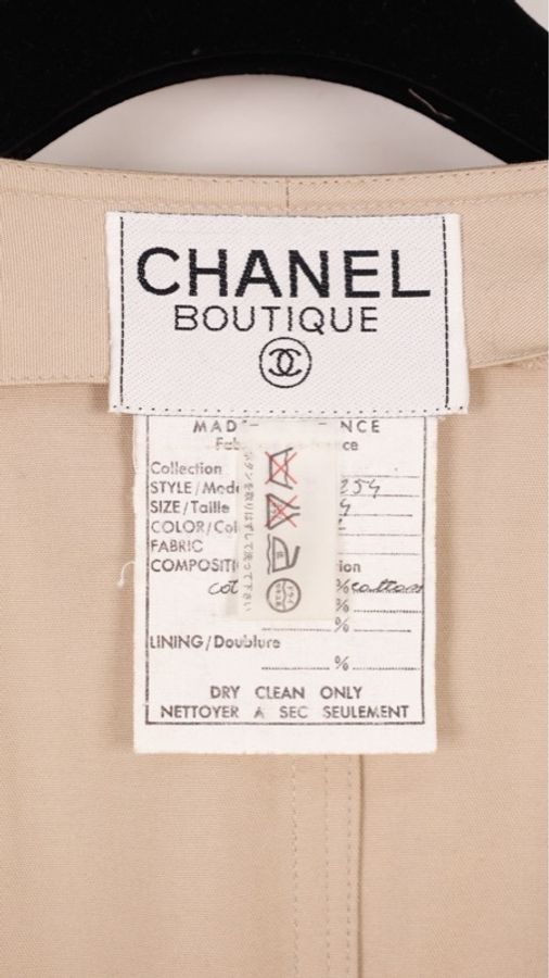 Chanel 奶茶色金扣圆领上衣外套半裙套装-44