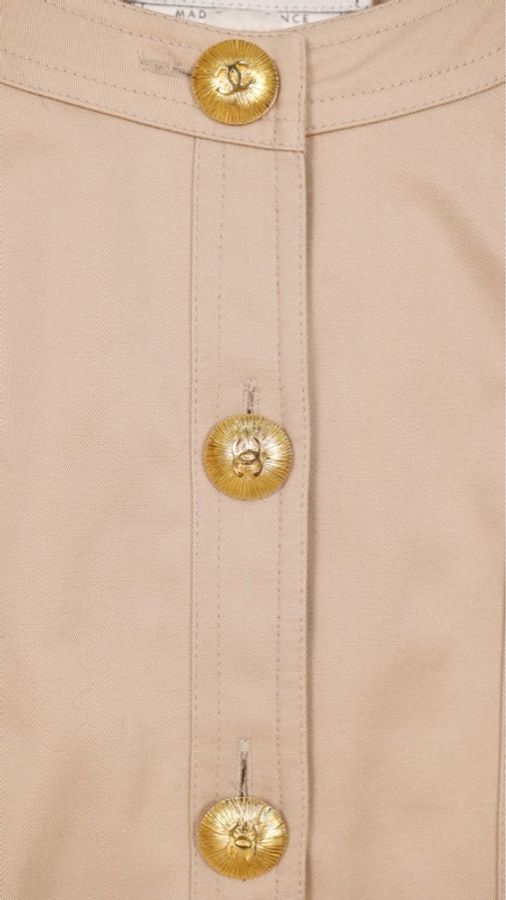 Chanel 奶茶色金扣圆领上衣外套半裙套装-56