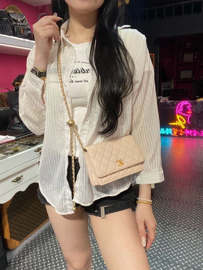 Chanel 粉膚金球woc-1