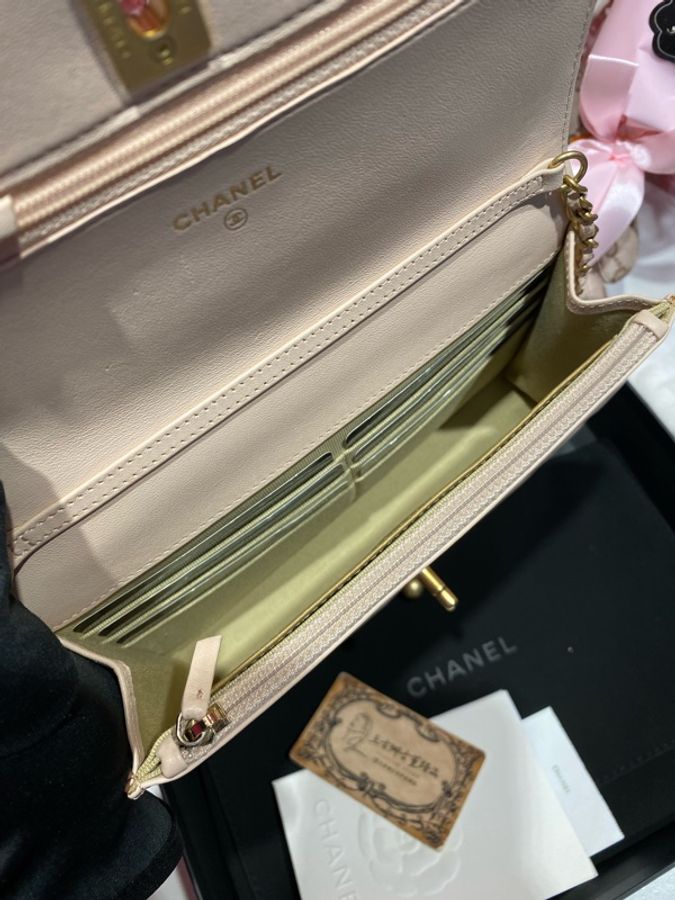 Chanel 粉膚金球woc-7