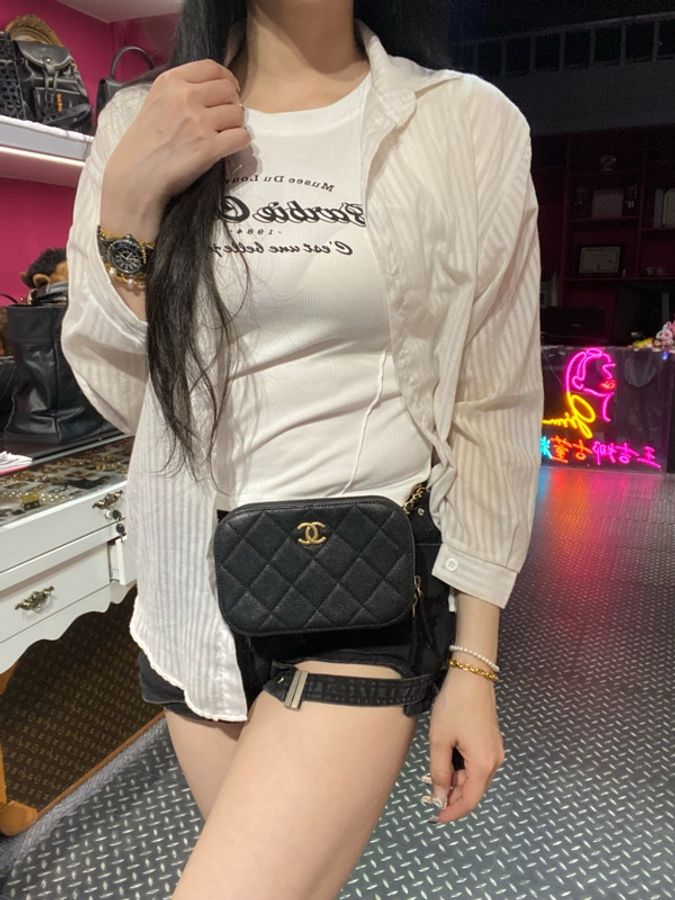 Chanel 黑金荔枝皮腰包-1