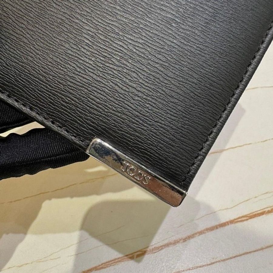 TOD'S金屬LOGO波紋小牛皮對開短夾-2