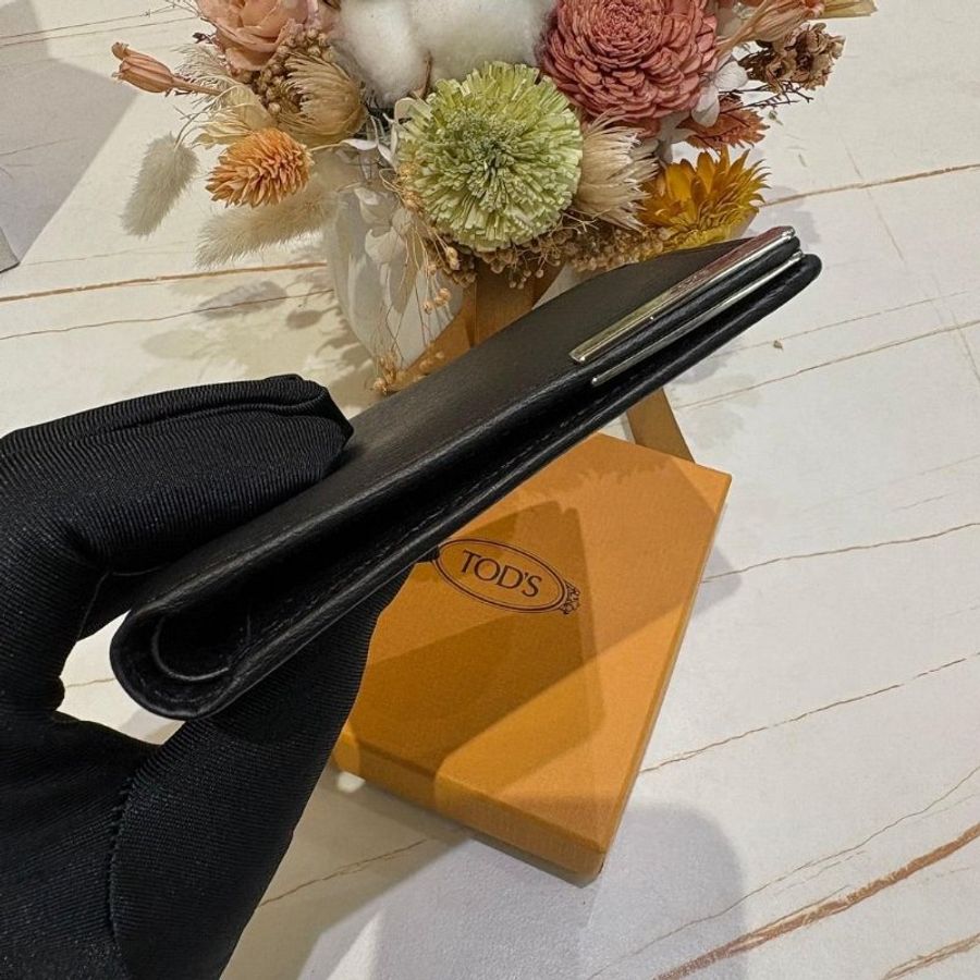 TOD'S金屬LOGO波紋小牛皮對開短夾-4