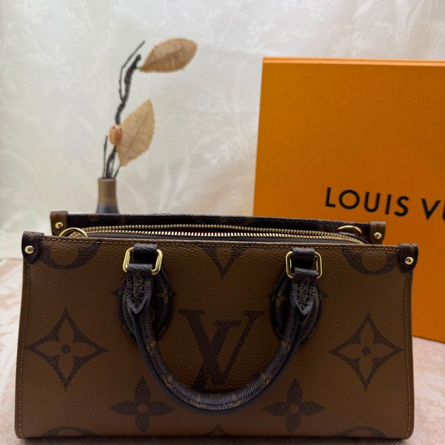 LV OnTheGo East West 橫版迷你托特包-1