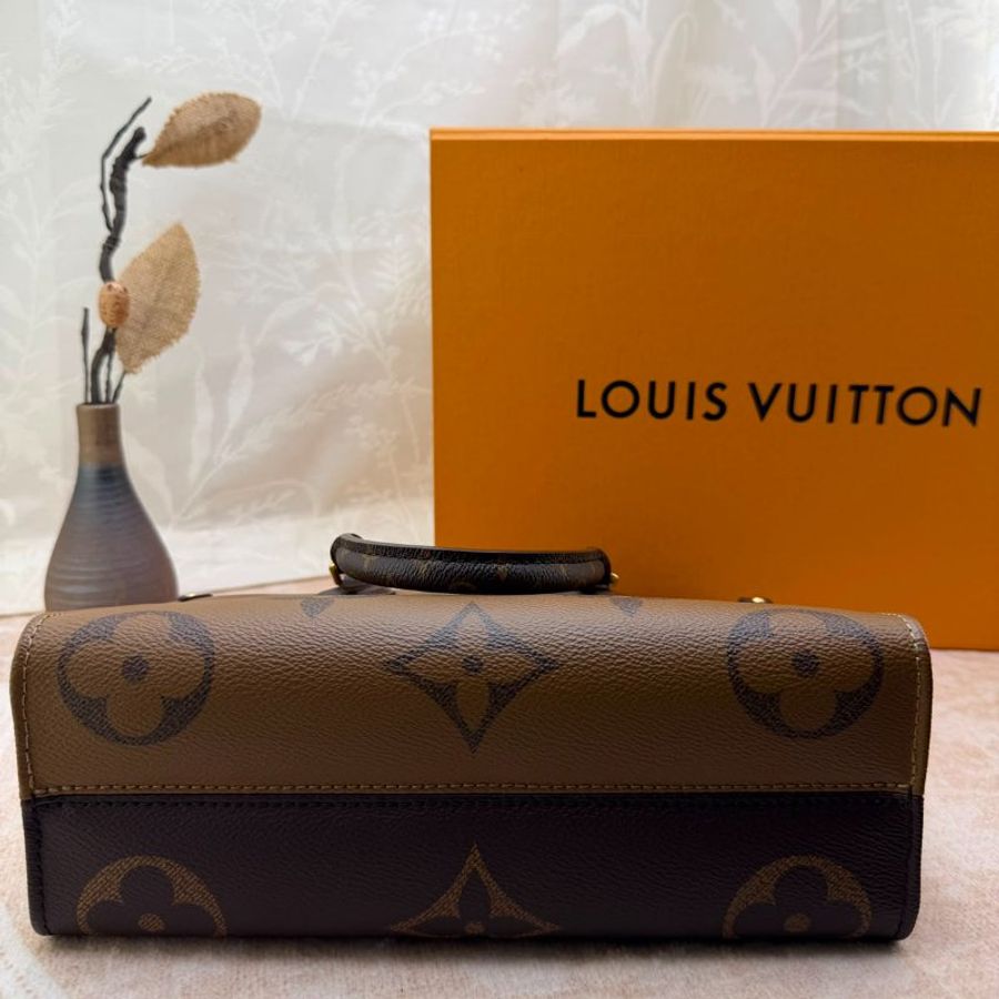 LV OnTheGo East West 橫版迷你托特包-9