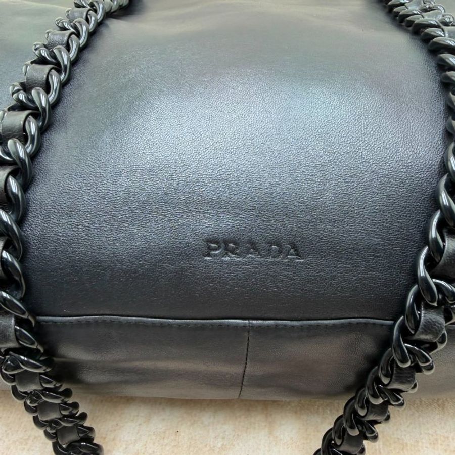 Prada Nappa 黑色羊皮粗鏈條托特包-1