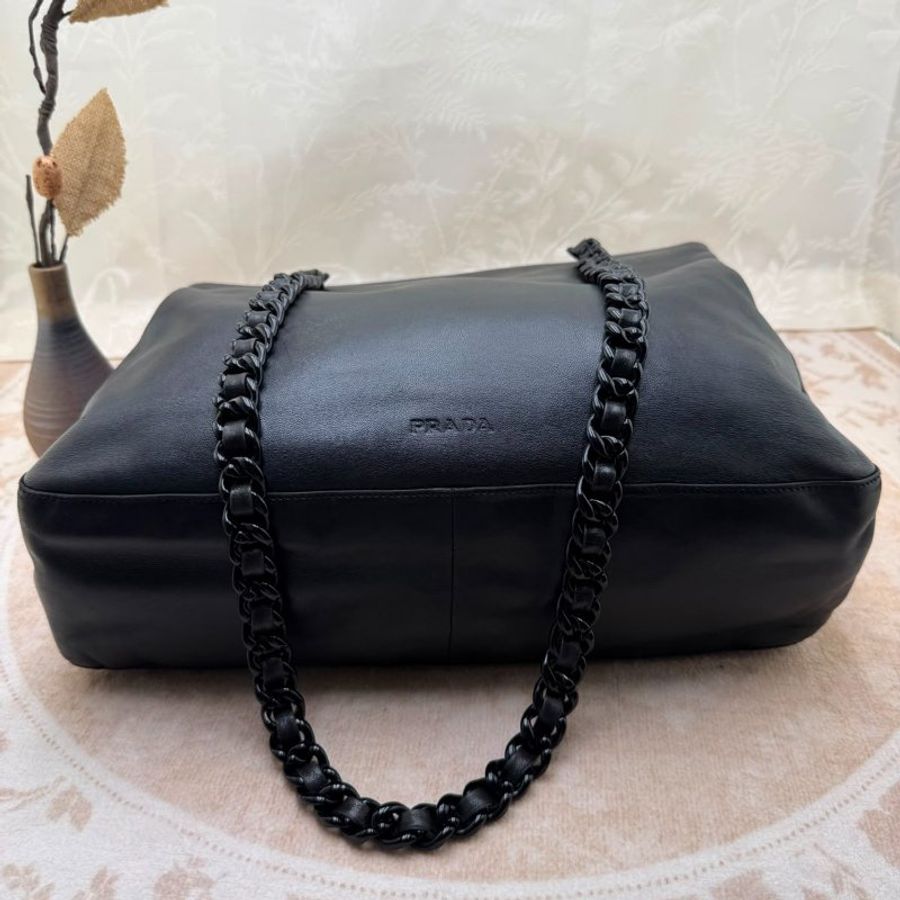 Prada Nappa 黑色羊皮粗鏈條托特包-3