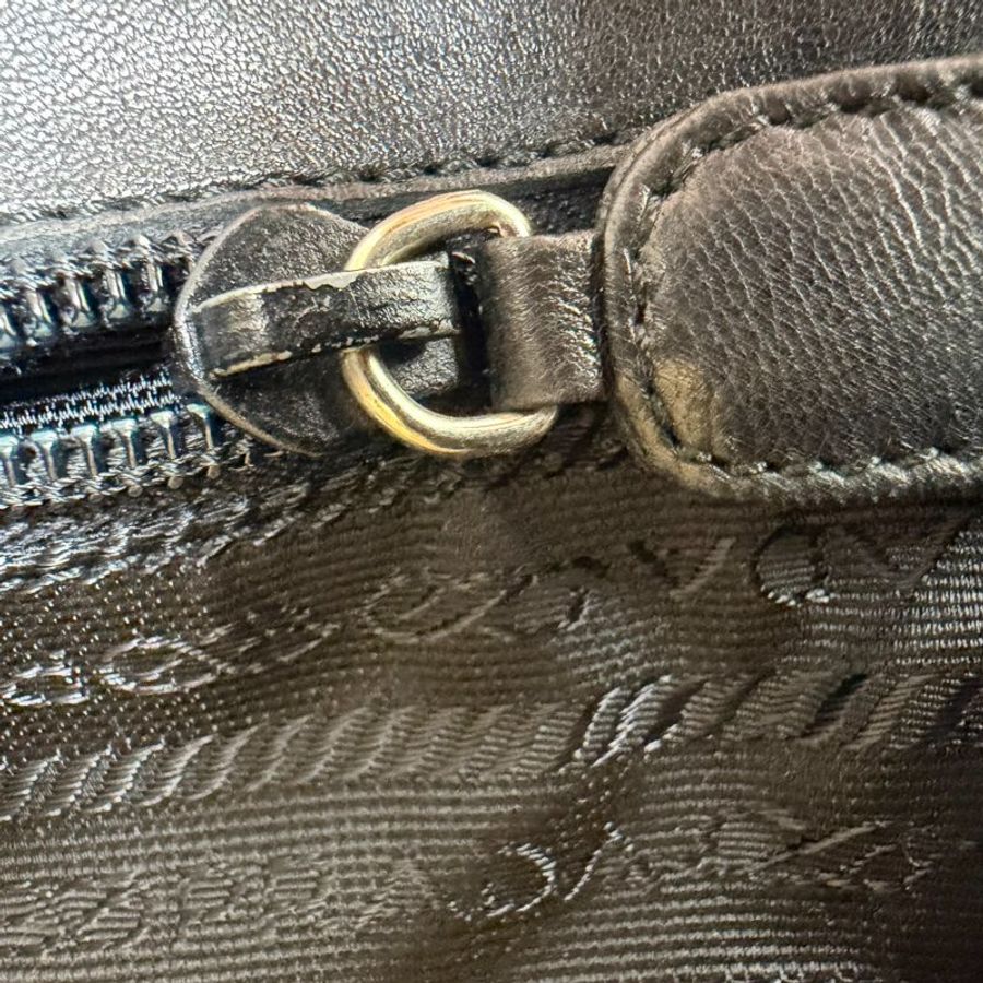 Prada Nappa 黑色羊皮粗鏈條托特包-4