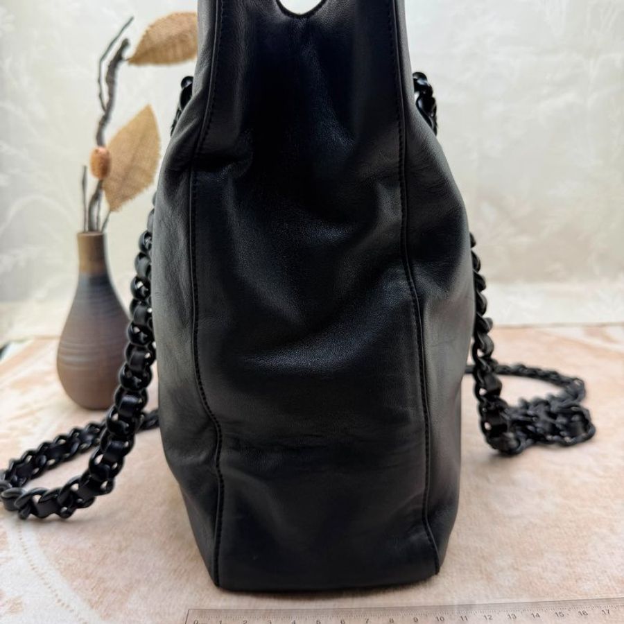 Prada Nappa 黑色羊皮粗鏈條托特包-7