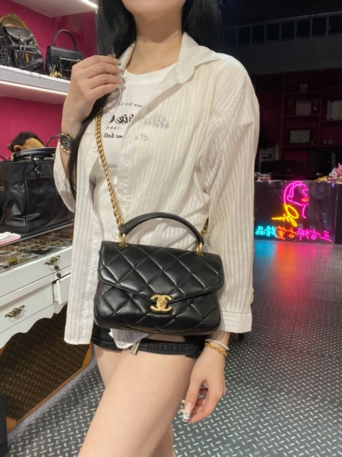 Chanel 黑金羊手提斜背包-1