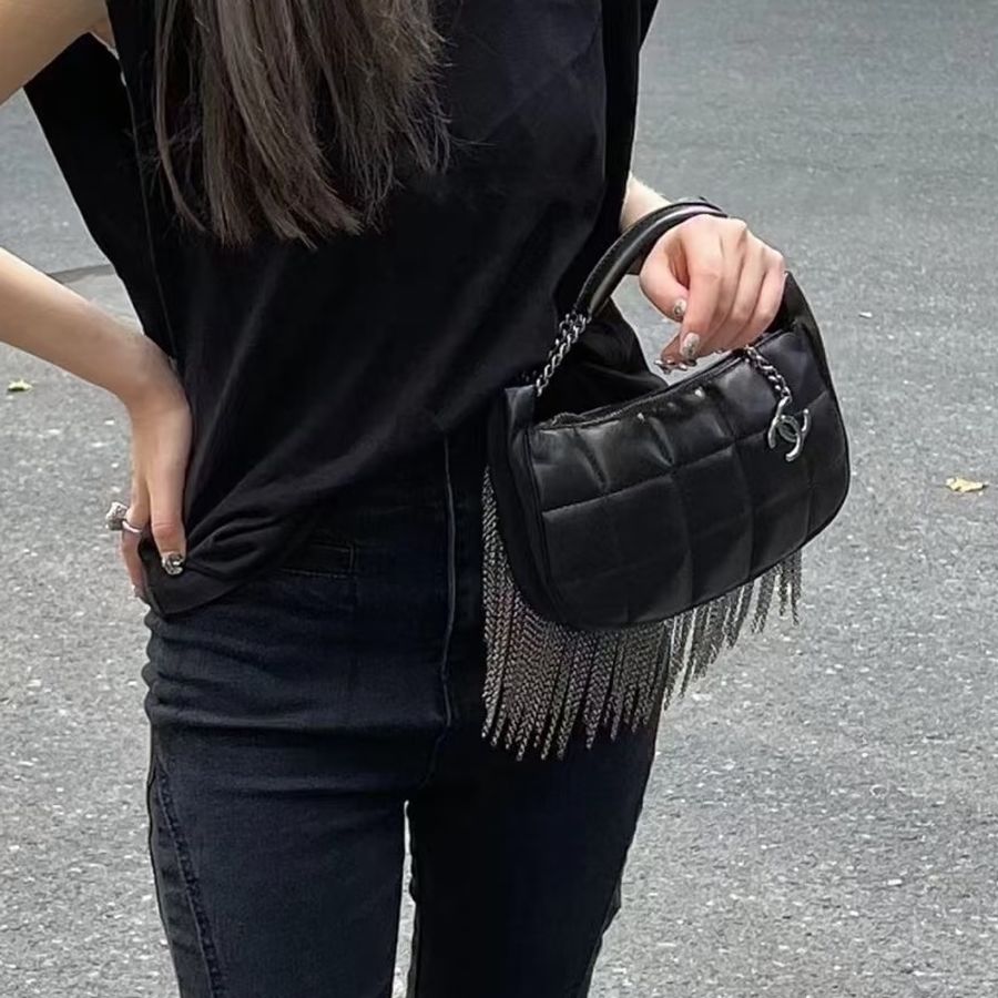 搖滾名伶🖤限量款😍Chanel香奈兒絕美黑銀方格流蘇手提腋下流浪包單肩斜挎鏈條包-5