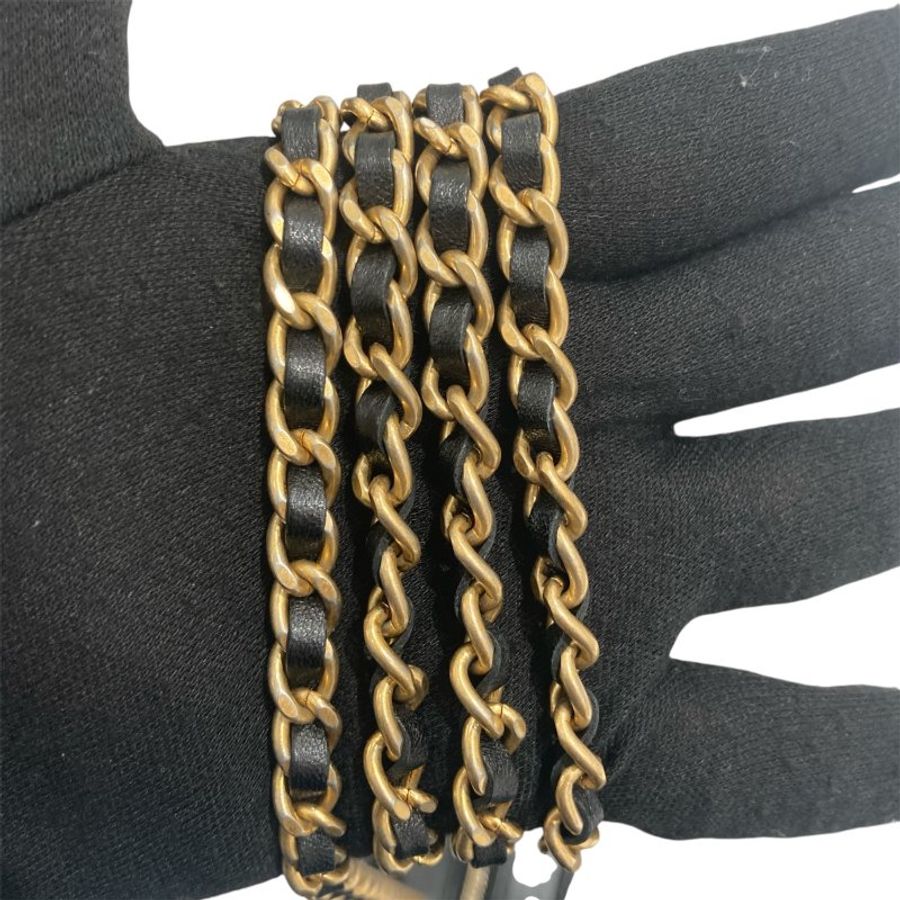 CHANEL ROUND CLUTCH WITH CHAIN 黑色 皮革 金釦-11