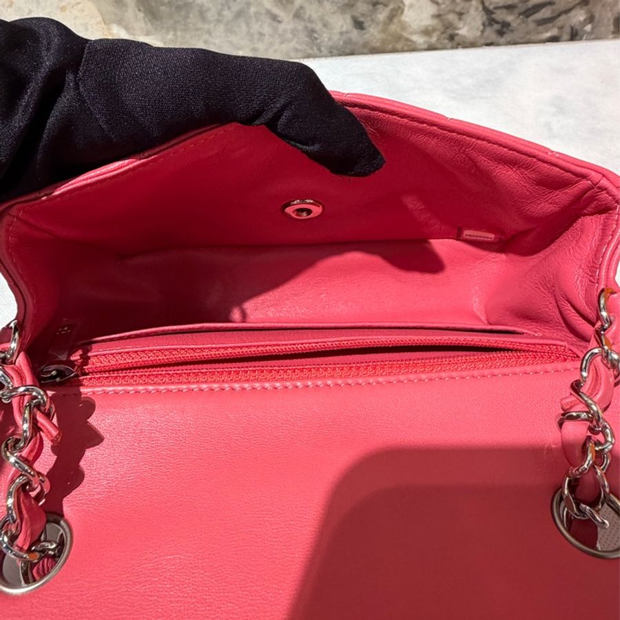Chanel 桃粉銀釦COCO側背包-11