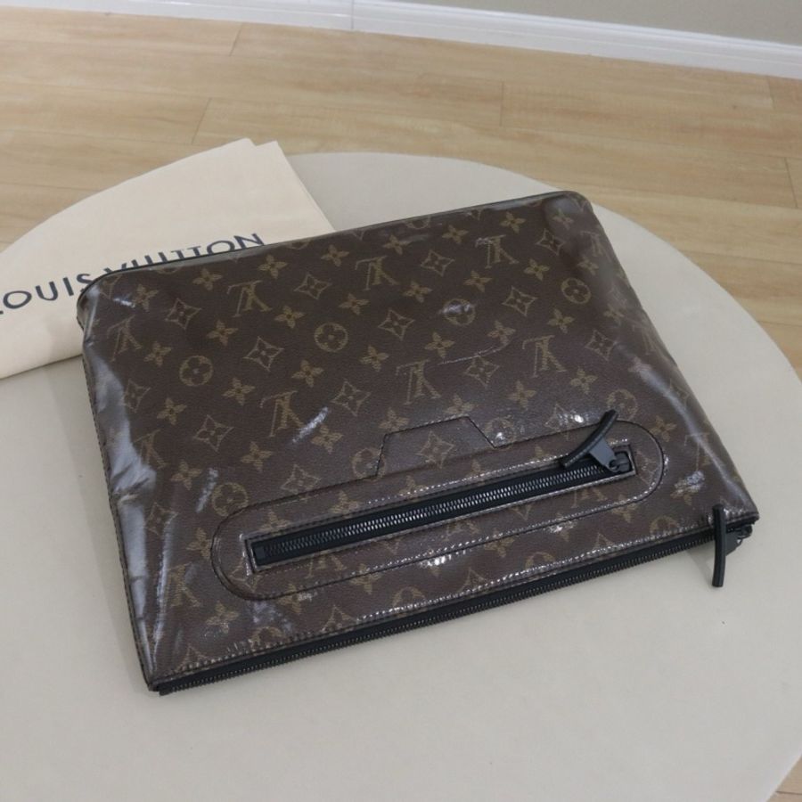 Louis Vuitton 路易威登 pvc 果凍手拿包 尺寸36*25*6,配件防塵袋-1