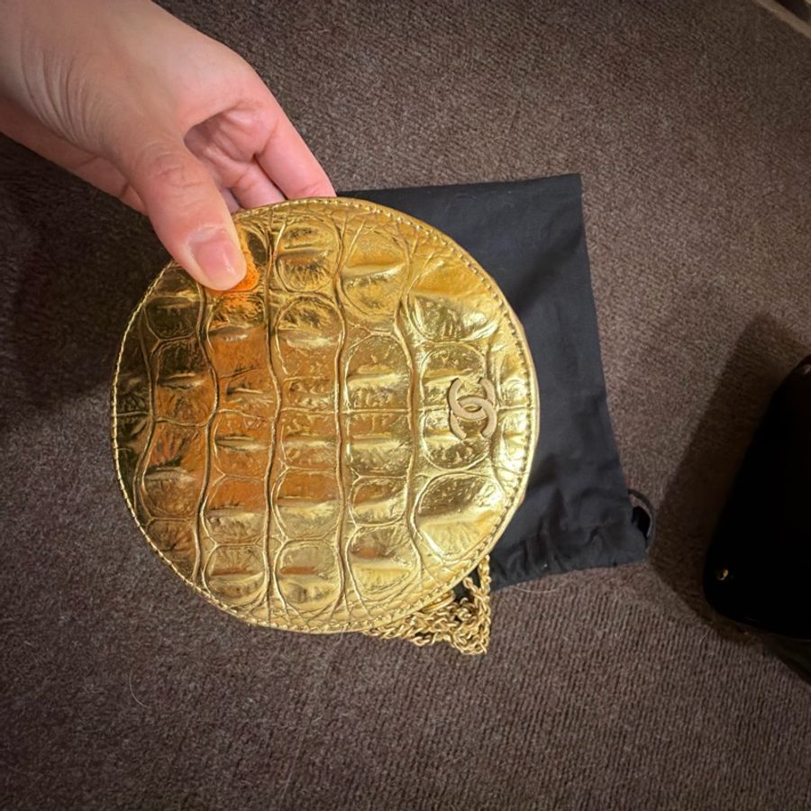 Chanel 金色小圓包-0