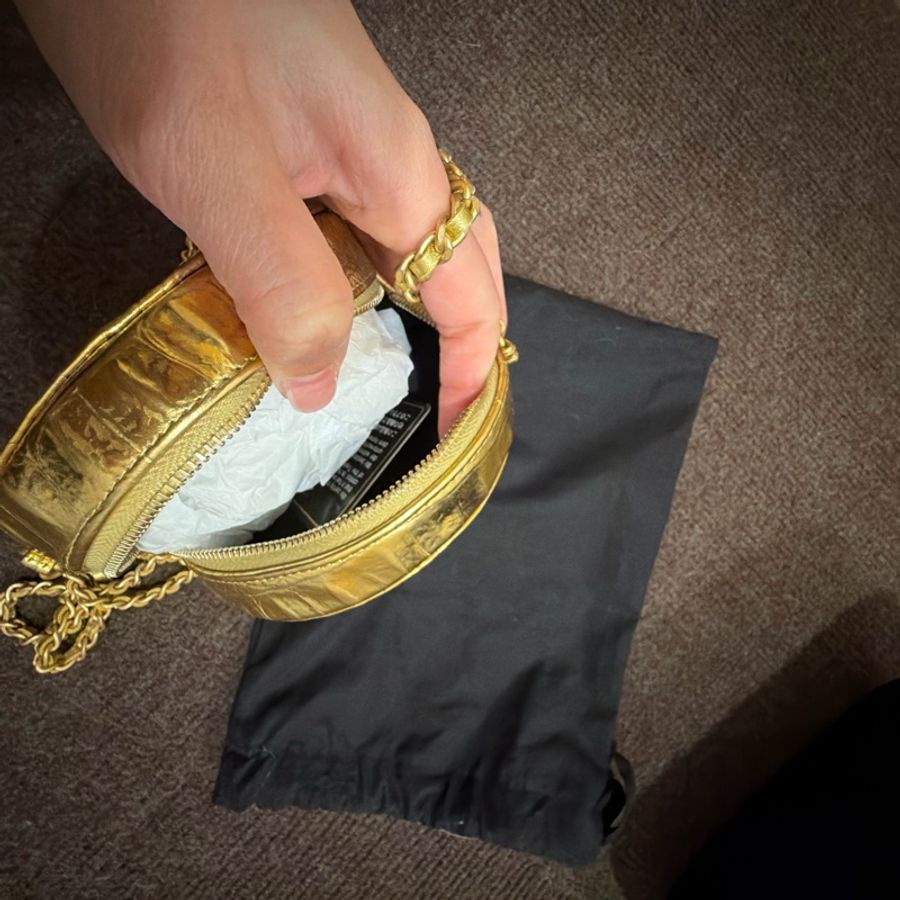 Chanel 金色小圓包-3