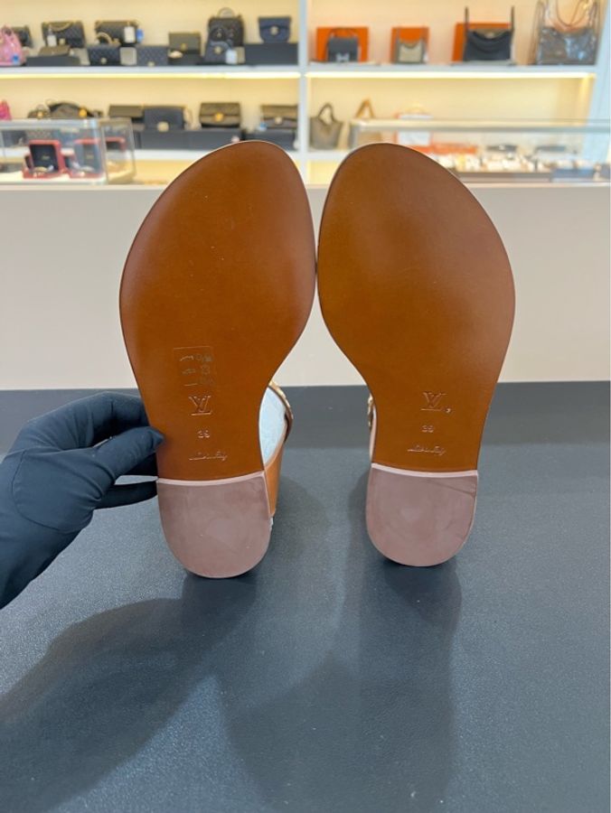 99新LV路易威登Passenger棕色金扣小牛皮 涼鞋39碼-5