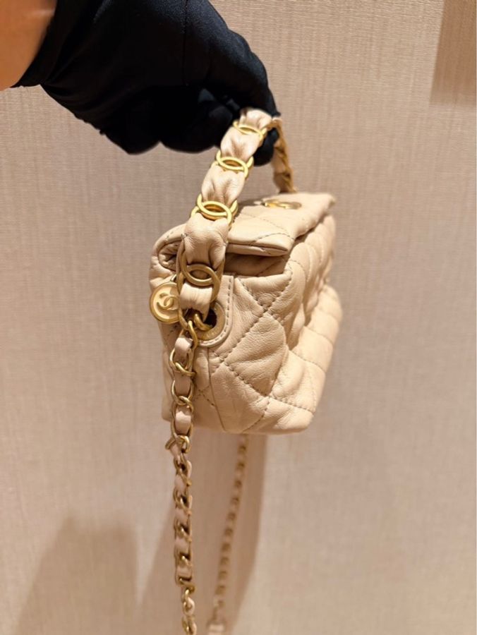99新 Chanel香奈兒 hobo飯盒褶皺皮質米色金扣-1