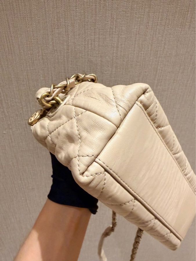 99新 Chanel香奈兒 hobo飯盒褶皺皮質米色金扣-5