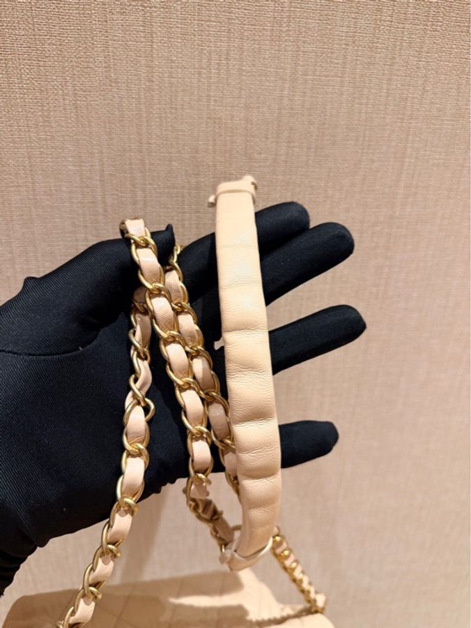 99新 Chanel香奈兒 hobo飯盒褶皺皮質米色金扣-7