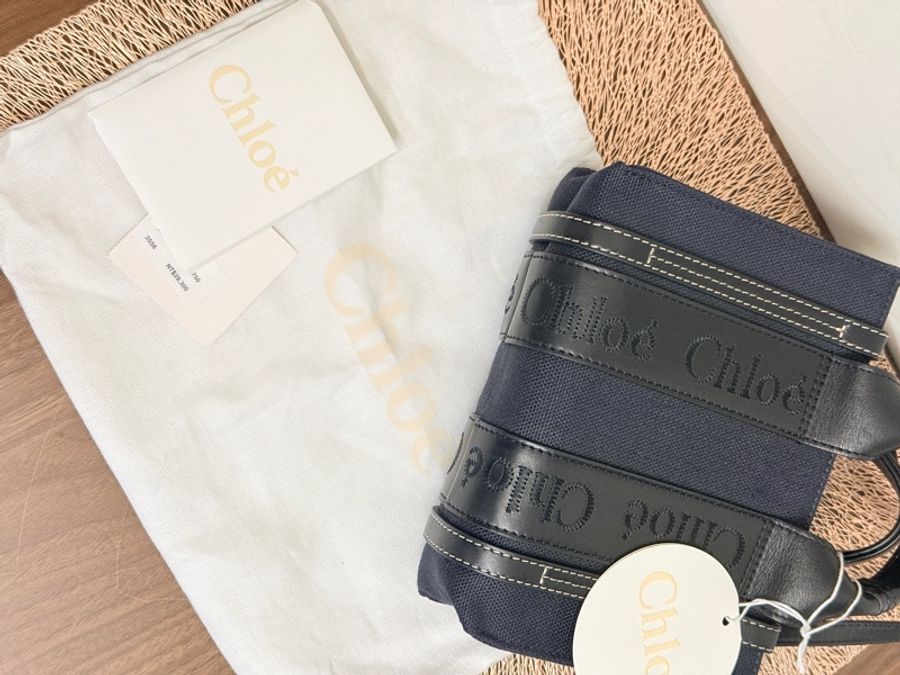 9新未使用品✨夏天首選🌞 Chloe mini woody 斜背包 黑色 深藍拼色 護照、手機皆可放✈️-13