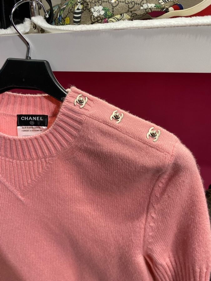 Chanel 粉毛衣-1