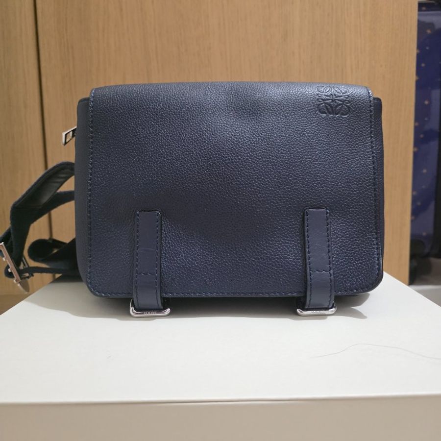 Loewe Military Messenger Bag 銀扣斜孭袋-5
