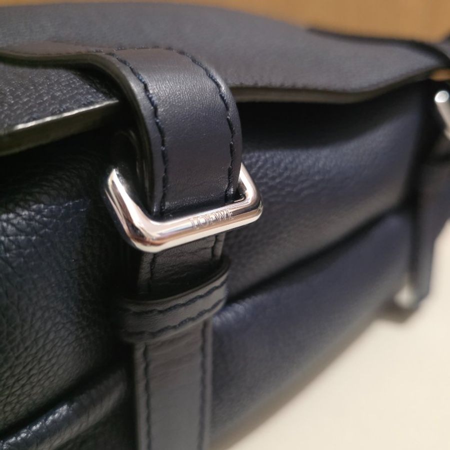 Loewe Military Messenger Bag 銀扣斜孭袋-13
