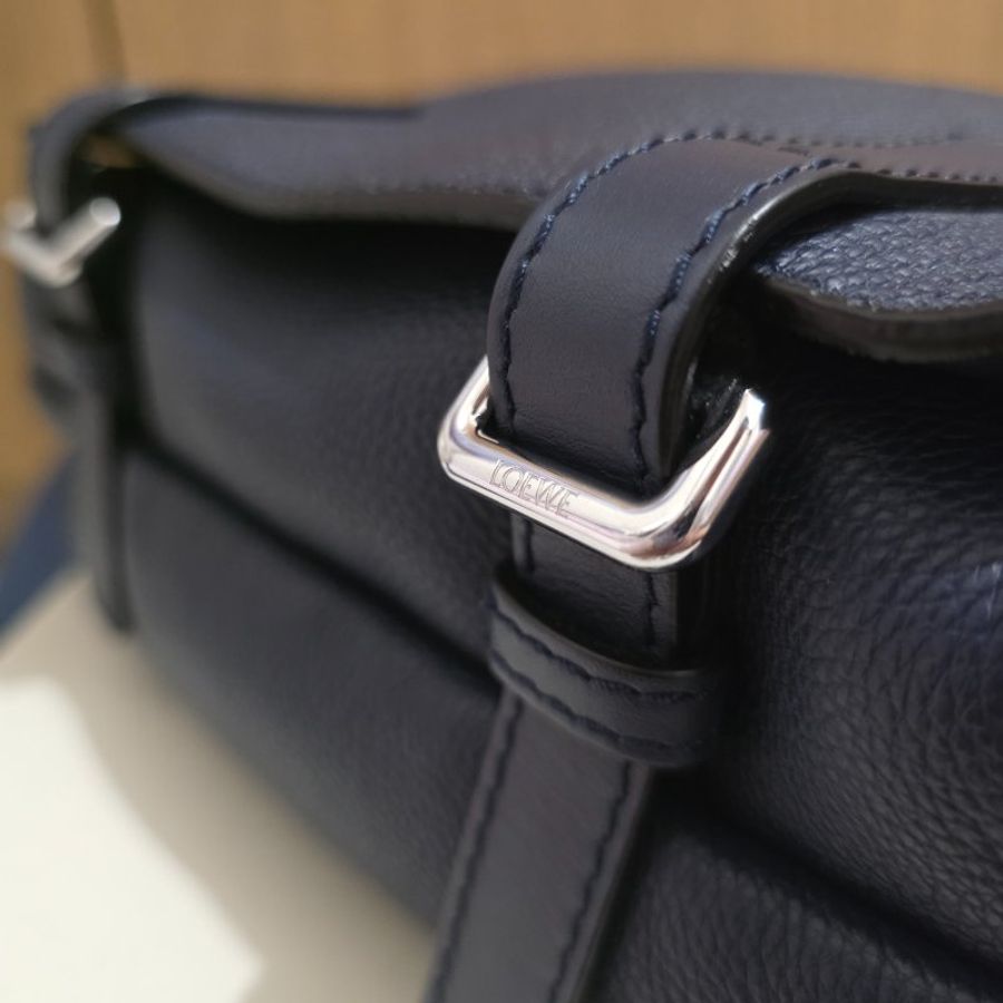 Loewe Military Messenger Bag 銀扣斜孭袋-14