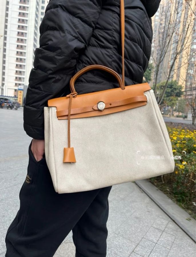 「JL精品代購」95新 Hermes 愛馬仕白色拼皮Herbag PM 帶替換袋 (買一包有兩包用😍)-1