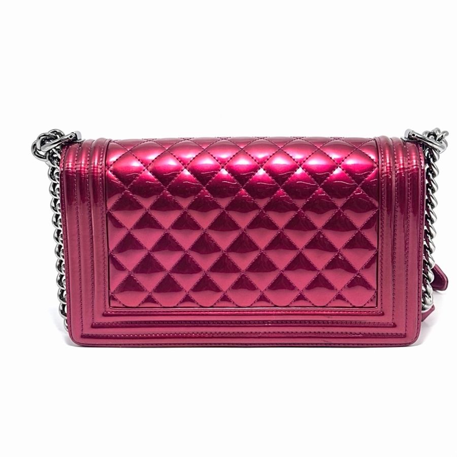 【威選精品】💖 CHANEL Le Boy 中號|玫紅鏡面漆皮・銀扣鏈條包-6