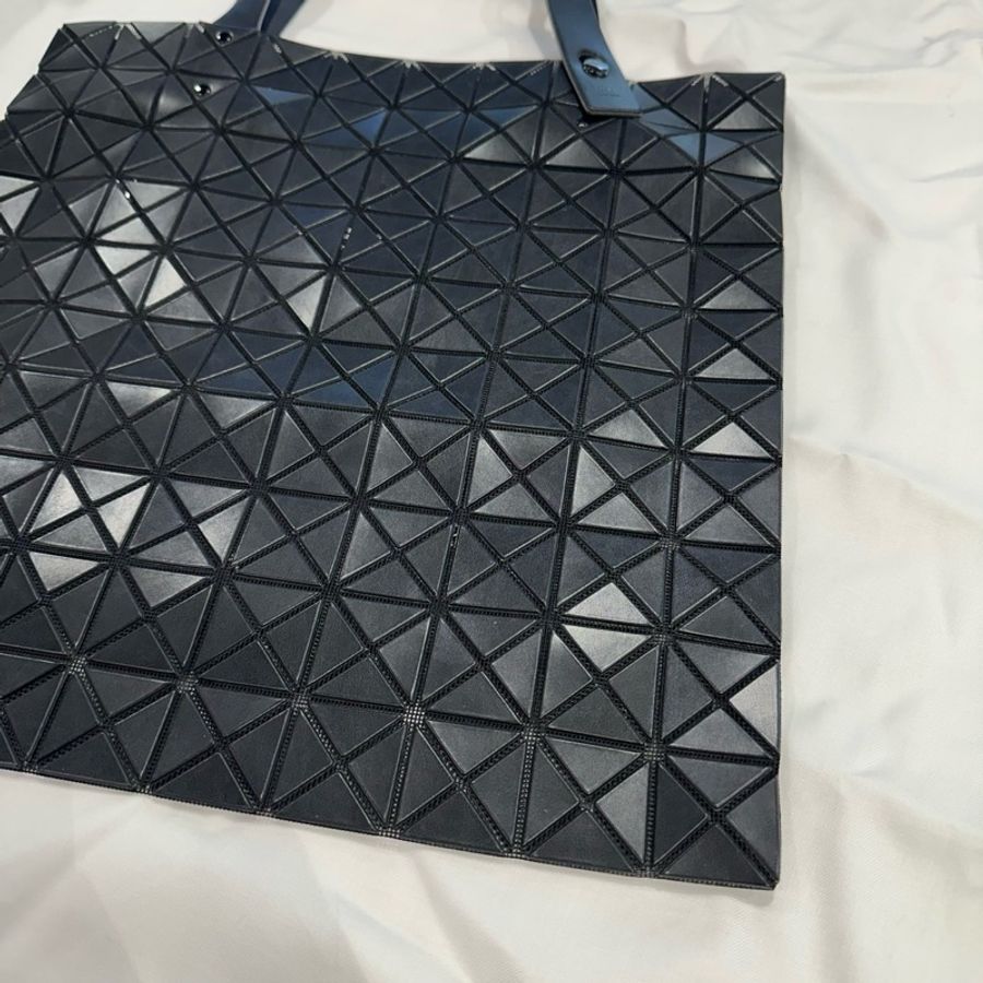 Issey Miyake Bao Bao 三宅一生 消光黑 手提包|Classic Trend CT精品|台北東區實體-1