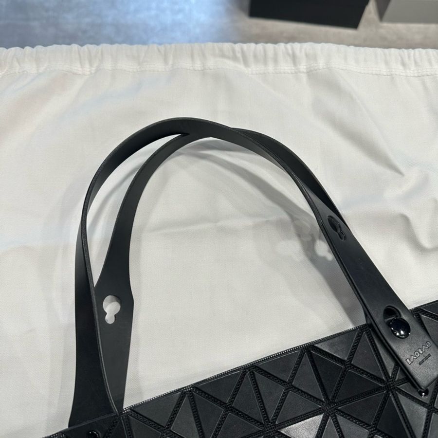 Issey Miyake Bao Bao 三宅一生 消光黑 手提包|Classic Trend CT精品|台北東區實體-2