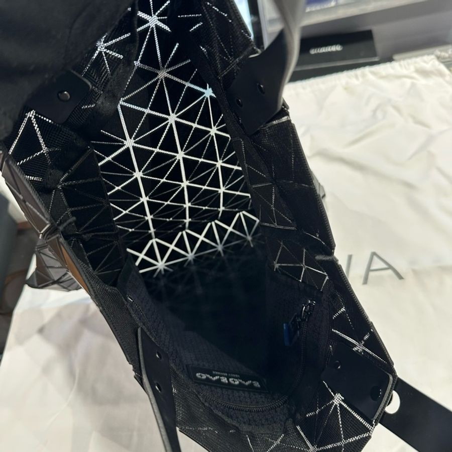 Issey Miyake Bao Bao 三宅一生 消光黑 手提包|Classic Trend CT精品|台北東區實體-6