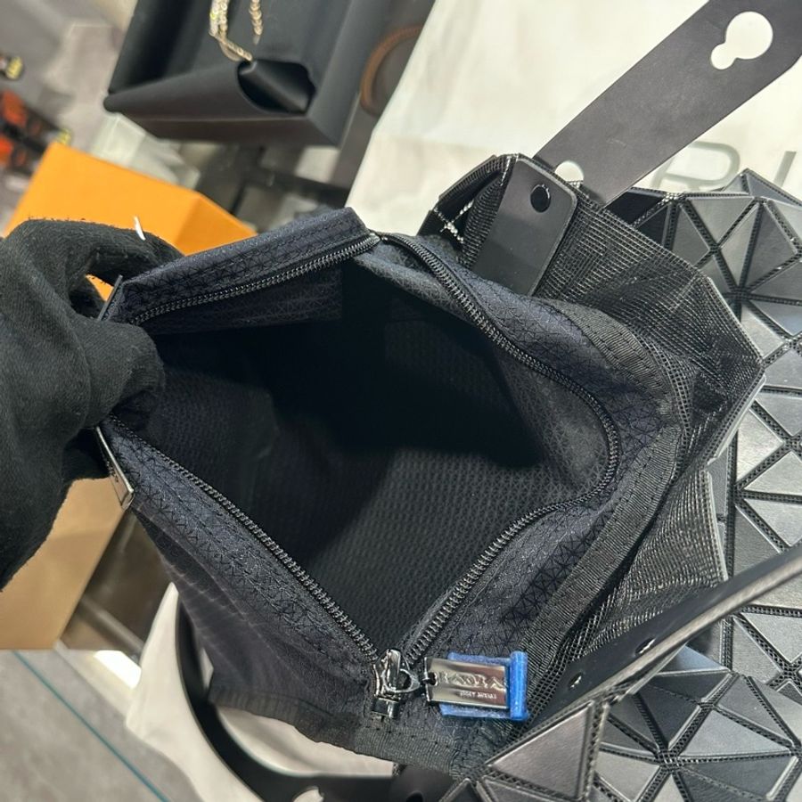 Issey Miyake Bao Bao 三宅一生 消光黑 手提包|Classic Trend CT精品|台北東區實體-9