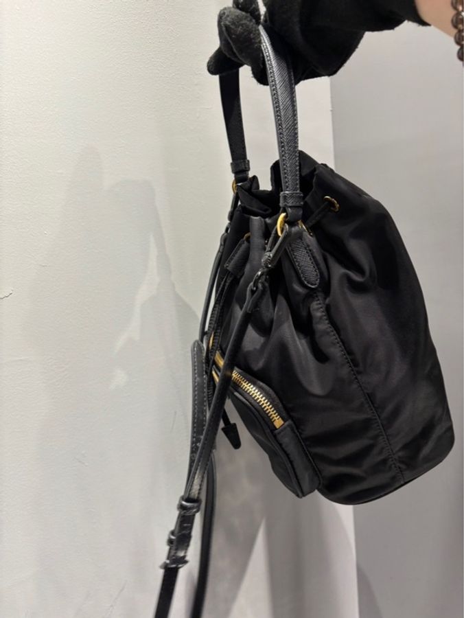 Prada 金扣迷你水桶包 |Classic Trend CT精品|台北東區實體-8